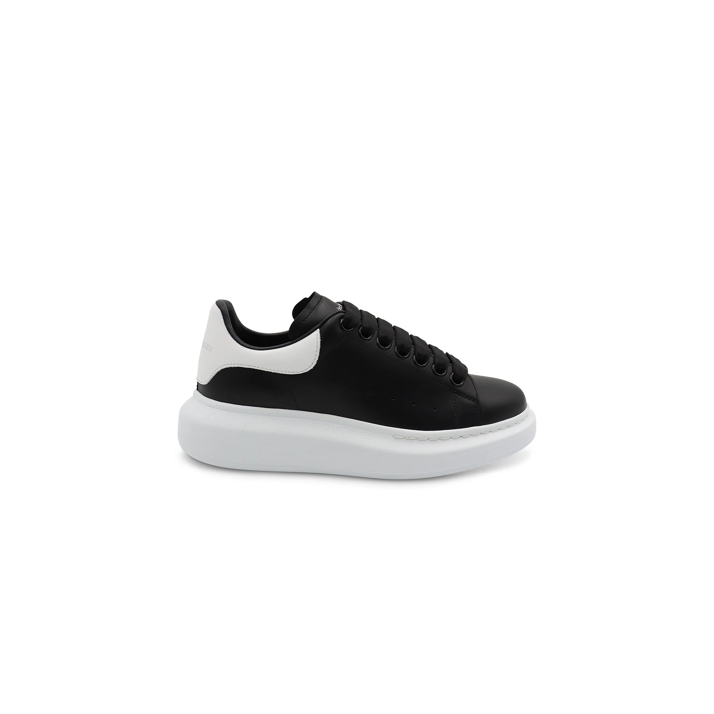 Ale*d*r m*q*en larry oversized sneakers in black white 553770whgp51070